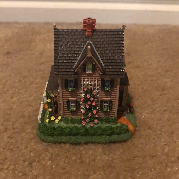 Liberty Falls Collection Village- “The Duckfield Residence“ - Picture 2 of 9